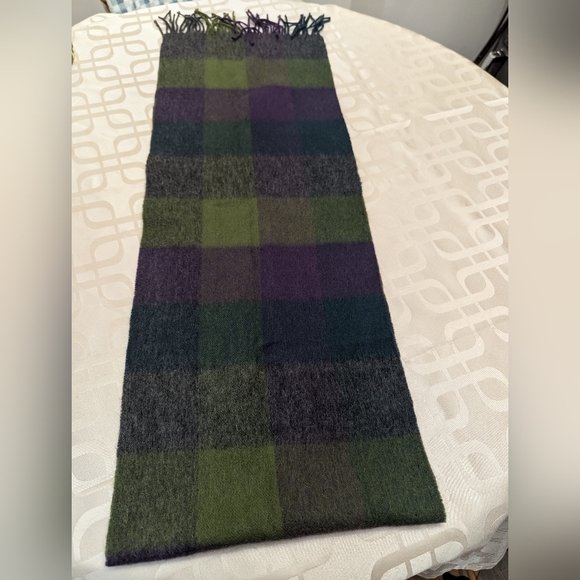 Via Condotti  Roma Made in Italy 100% virgin wool Plaid Scarf with fringes. EUC. - Picture 2 of 5